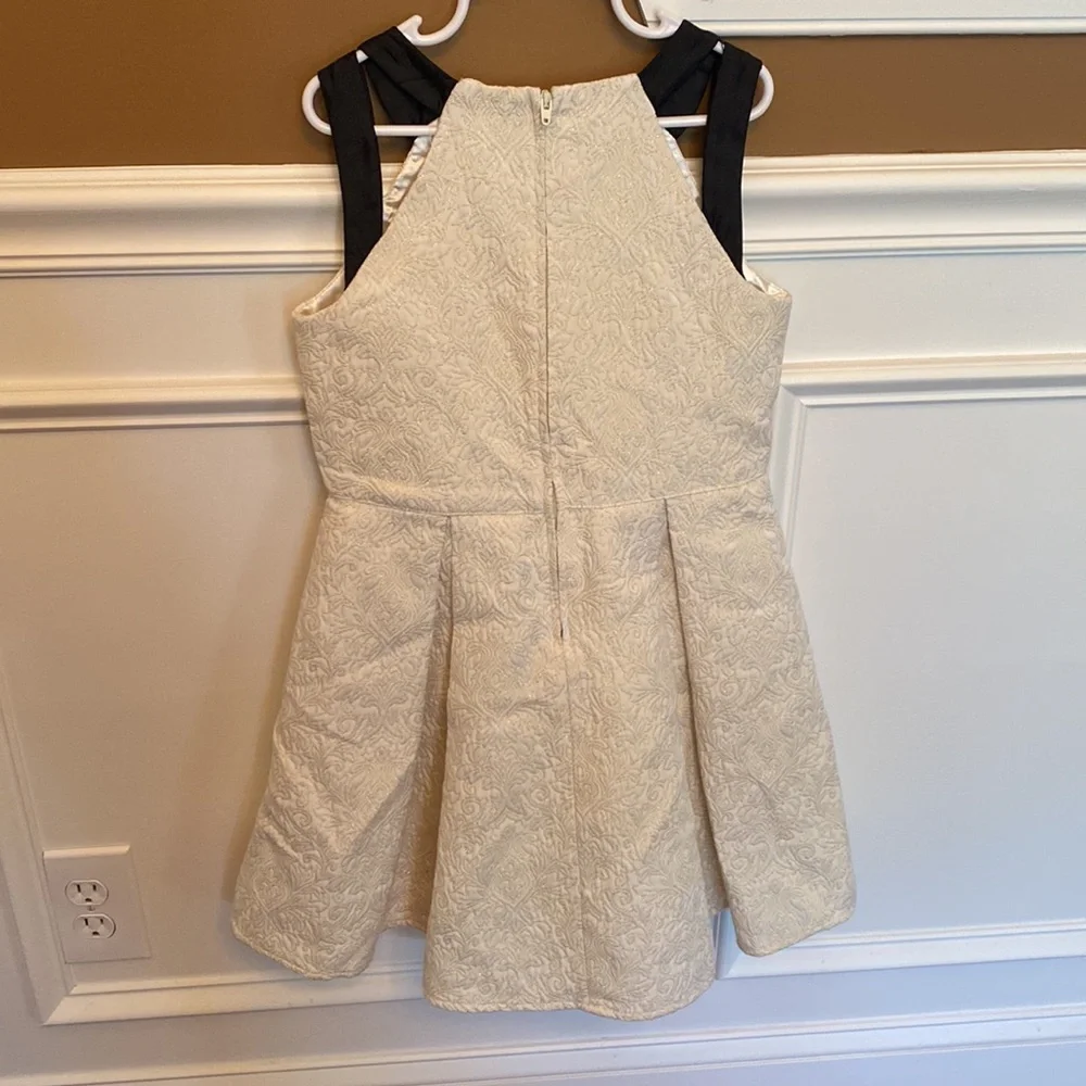 Children’s Place EUC Cream & Metallic beautiful Gold Dress w/Black Straps / Sz 8